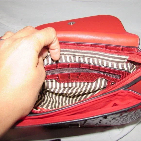 Red Croc-Embossed Shoulder Bag - Picture 11 of 12